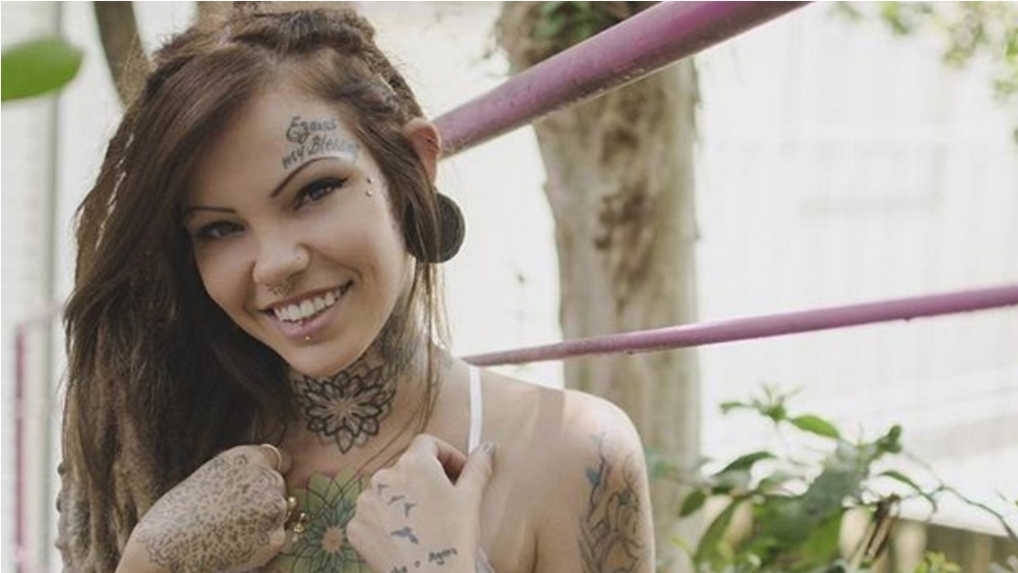 Tattoo Artist Paula Moraes
