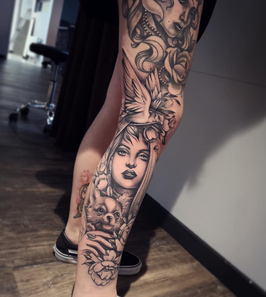 40 Awesome Thigh Tattoo Ideas for Men & Women in 2024