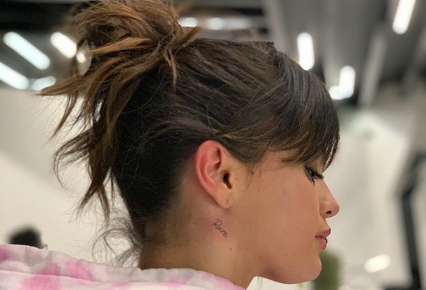 Selena Gomez Gets A New Neck Tattoo
